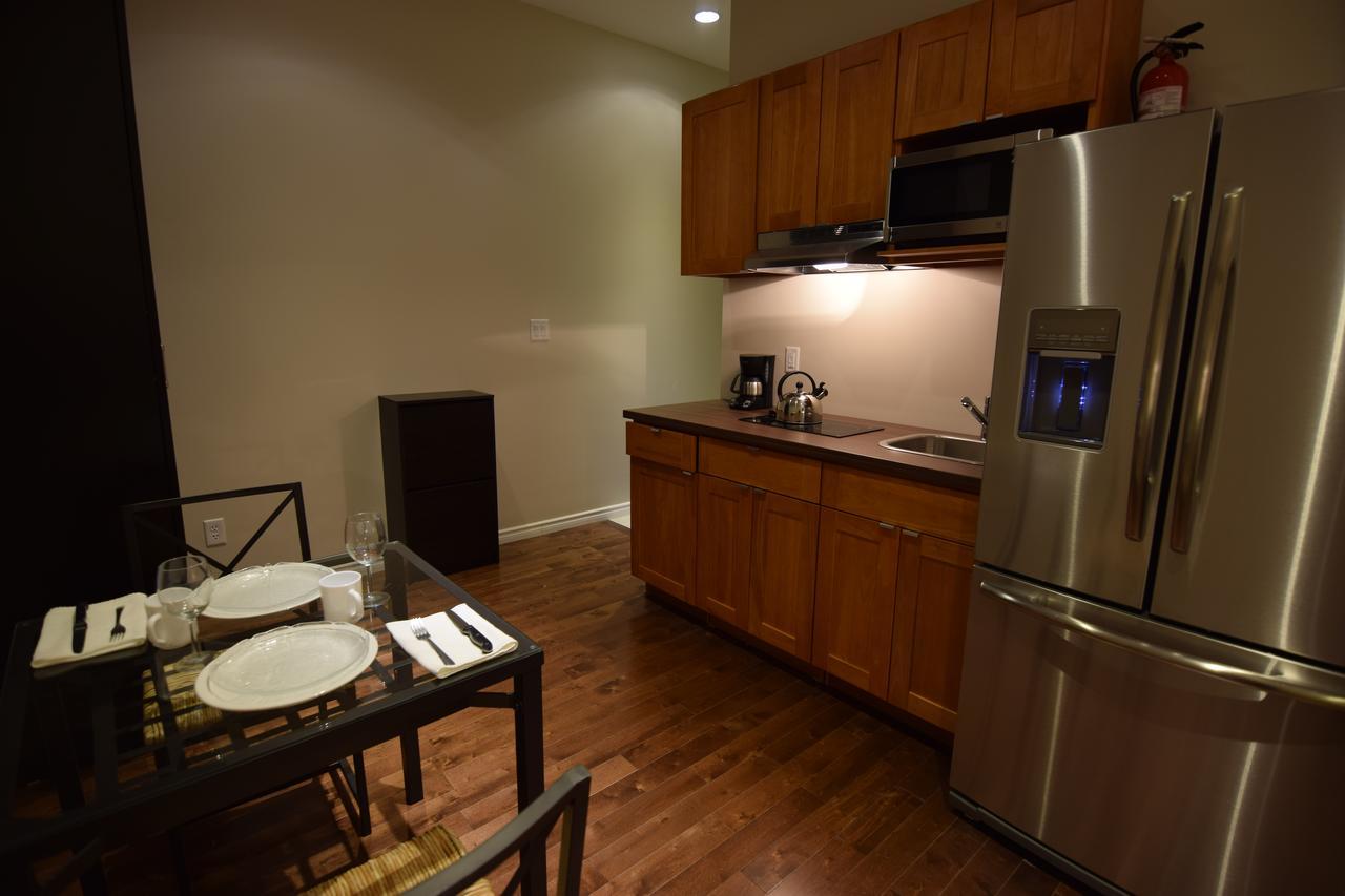 Chetwynd The Lion Inn & Suites מראה חיצוני תמונה
