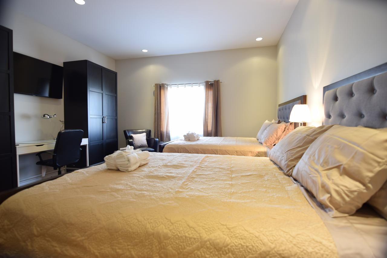 Chetwynd The Lion Inn & Suites מראה חיצוני תמונה