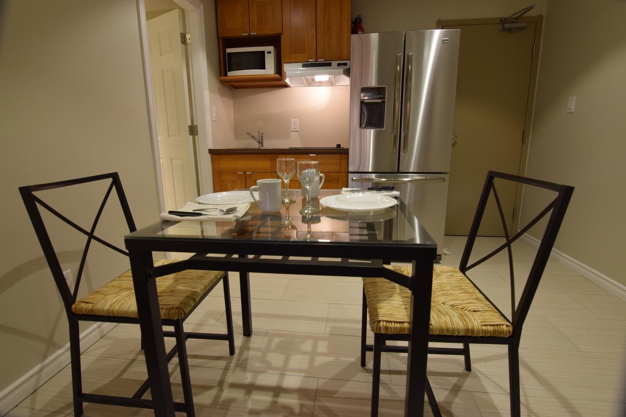 Chetwynd The Lion Inn & Suites מראה חיצוני תמונה