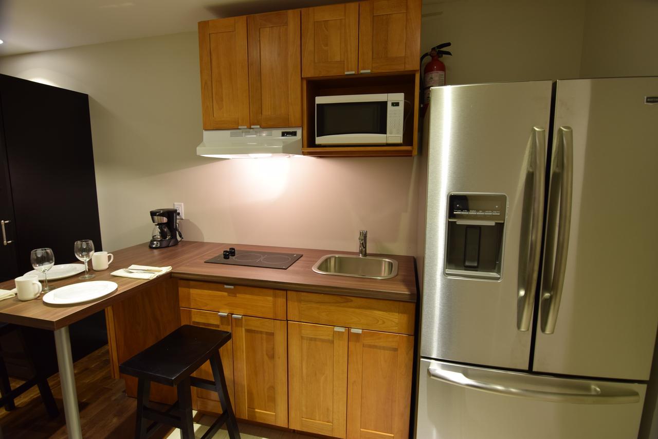 Chetwynd The Lion Inn & Suites מראה חיצוני תמונה