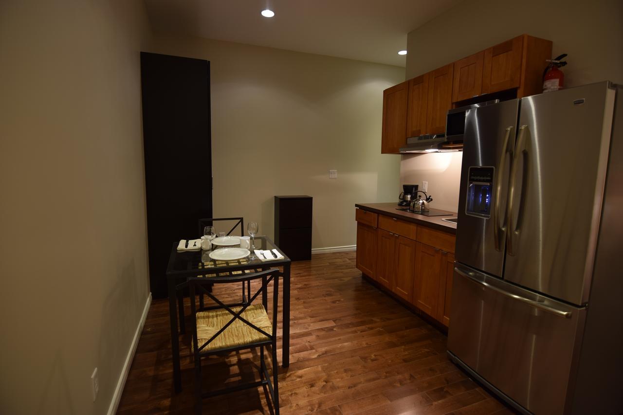 Chetwynd The Lion Inn & Suites מראה חיצוני תמונה