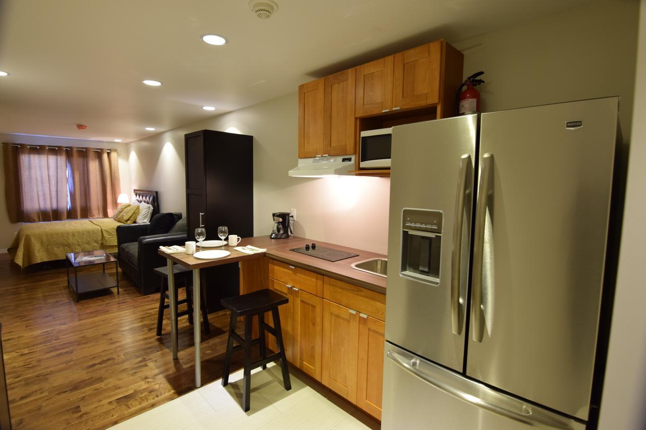 Chetwynd The Lion Inn & Suites מראה חיצוני תמונה