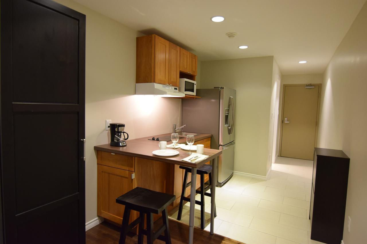 Chetwynd The Lion Inn & Suites מראה חיצוני תמונה
