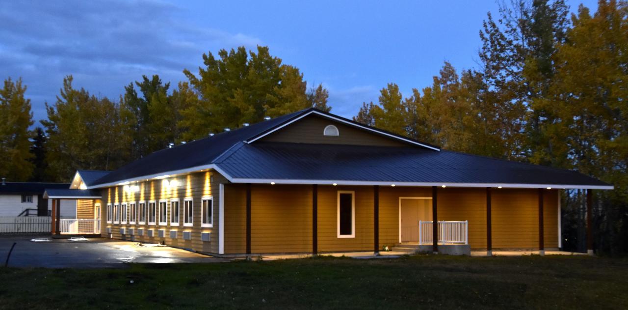 Chetwynd The Lion Inn & Suites מראה חיצוני תמונה